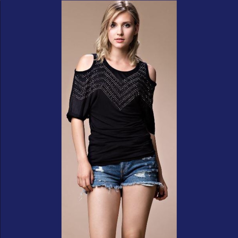 😍😍Vocal Cold Shoulder Shirt w/ Rhinestones 😍😍